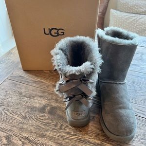 Ugg Bailey Bow II Grey Boots